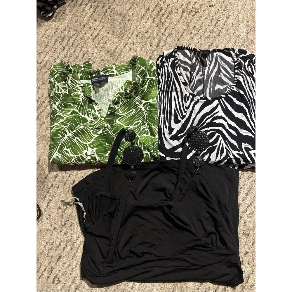 Women's Lot Of 3 Sleeveless Plus Size Tops Size 2XL Blended Fabric Jones Of New